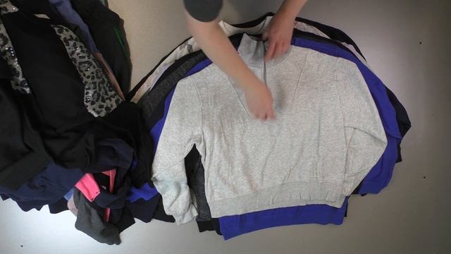лот 2566 Толстовки э+к (17 кг, 46 шт, 14620 руб, 317 руб/шт) смотреть онлайн