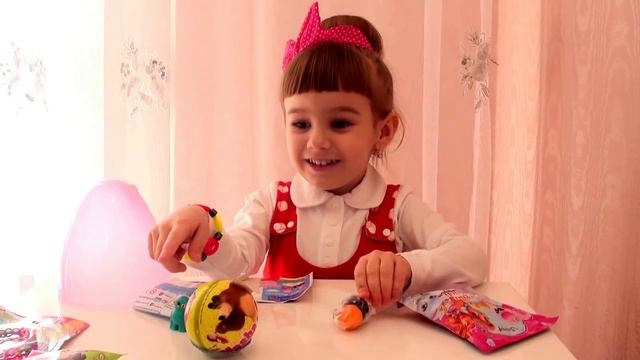 Открываем большое яйцо с подарками Делаем браслет из резиночек смотреть онлайн