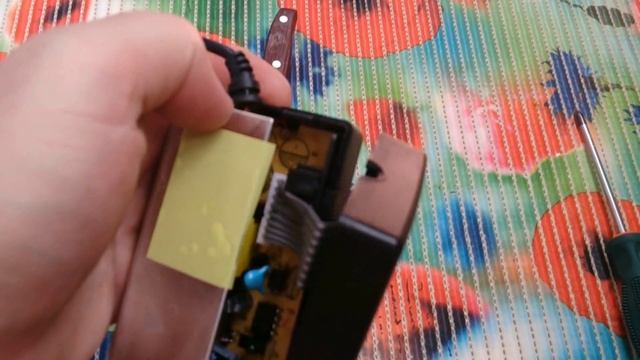 Блок питания ноутбука, что внутри?! смотреть онлайн