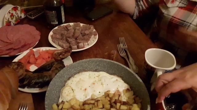 ПЯТНИЦА, У МЕНЯ ГОСТИ. ВСЕХ ДЕВУШЕК С НАСТУПАЮЩИМ 8 МАРТА. НАКРЫВАЮ СТОЛ. смотреть онлайн