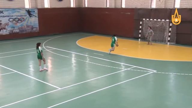 Гандбол бўйича Олмалиқ қизлар жамоаси Ўзбекистон чемпионати ғолибига айланишди смотреть онлайн