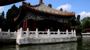 В парке Бэйхай. Китайские напевы