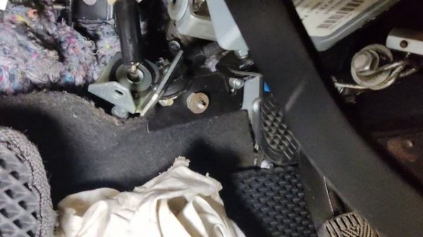 Трос сцепления на Гранте начинает подклинивать - что делать - простой лайфхак как вернуть к жизни!