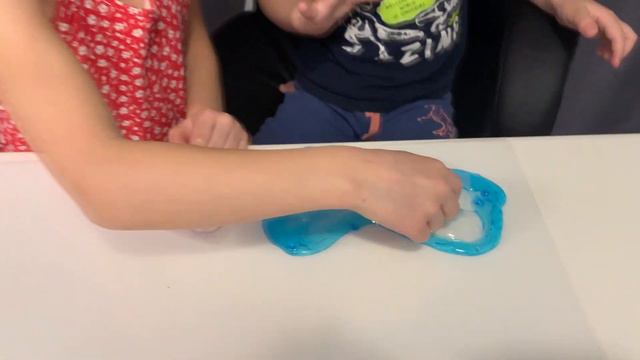 БОМАБА СЛАЙМ распаковка, смотрим что внутри, делаем слаймы надуваем слайм смотреть онлайн