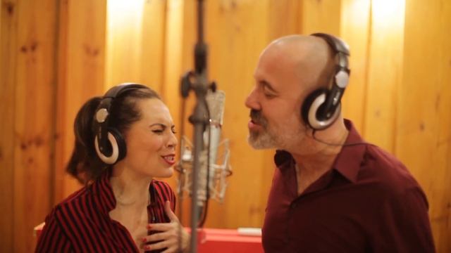 Mr Groovy and The Blue Heads (feat. Vicky Luna) - "Mi Estrella" смотреть онлайн