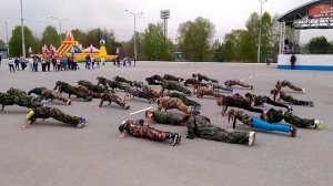 8 мая 2016 г. - Военный флешмоб на площади Заводского района. 1 часть