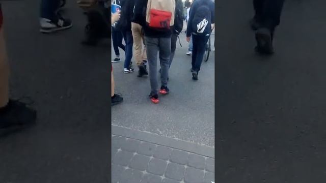 Мальчик-попрошайка "маме на подарок на День рождения" смотреть онлайн