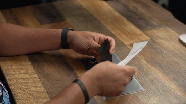 How to Install dBrand Skin On The Samsung Galaxy Z Fold 4! смотреть онлайн