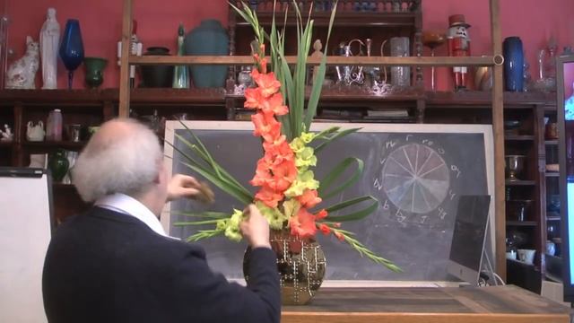 Flower Arranger's Secret Weapon--The Gladiola! смотреть онлайн
