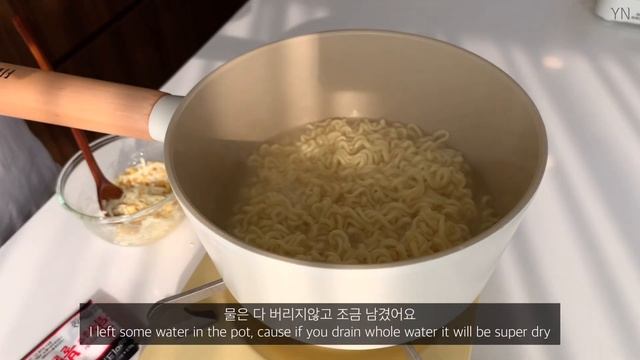 How to cook Korean Buldak Ramen / Corn cheese samyang fire ramen recipe смотреть онлайн