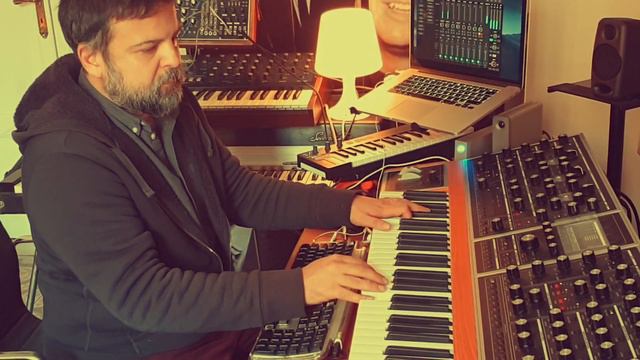 Moog One // Analog Piano Stereo Patch, 2nd timbre added at 00:20 and 3rd timbre at 00:44: FX 01:14 смотреть онлайн