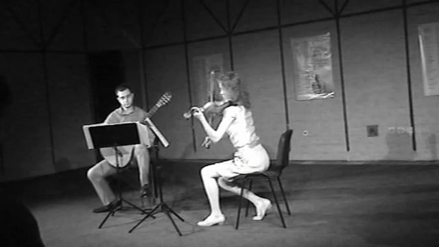 Jeno Takacs- Divertimento, for guitar and violin смотреть онлайн