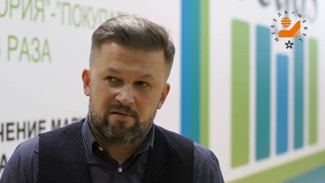 Олег Петров на выставке 