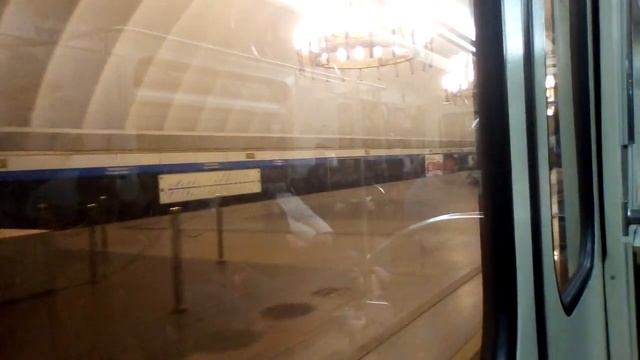 Метро Санкт-Петербурга: 2 линия от Озерков до Невского проспекта на 71-717.5 "номерной" вагон №1005 смотреть онлайн