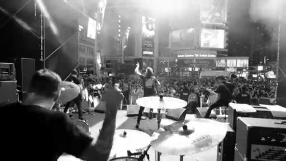 Billy Talent - Love Was Still Around (LIVE MUSIC VIDEO) смотреть онлайн