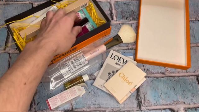 Что внутри Surprise Box, Goldapplebox// подарок при открытие Золотого Яблока в Павелецкая Плаза смотреть онлайн