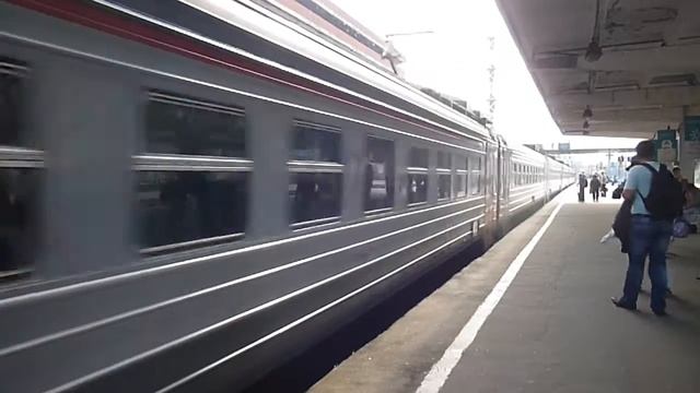 Электропоезд ЭД4М-0434 без пассажиров. Станция Тушино. смотреть онлайн