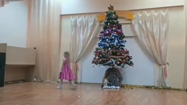 Ёлочке не холодно зимой! смотреть онлайн