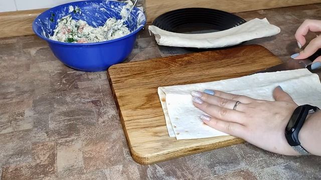 Треугольники из лаваша с помидором, сыром и зеленью! смотреть онлайн