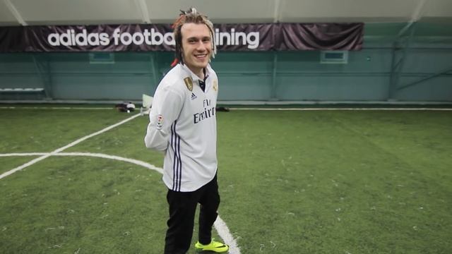 КРИШТИАНУ РОНАЛДУ VS. МЕССИ КТО КРУЧЕ? смотреть онлайн