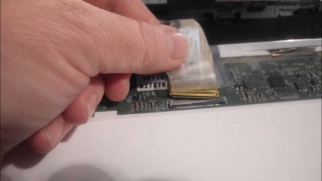 HP laptop screen replacement - HP 15-D038DX смотреть онлайн