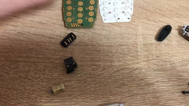 Nokia 3310 разбор элементов телефона смотреть онлайн