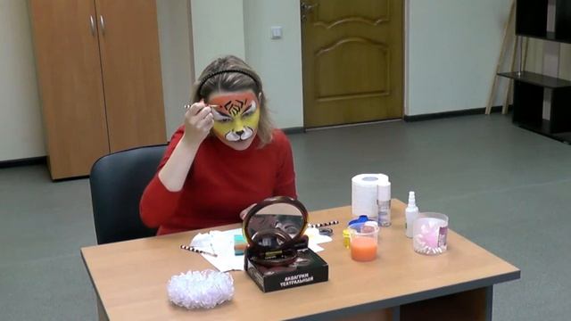 Мастер класс по нанесению театрального грима "Тигр" смотреть онлайн
