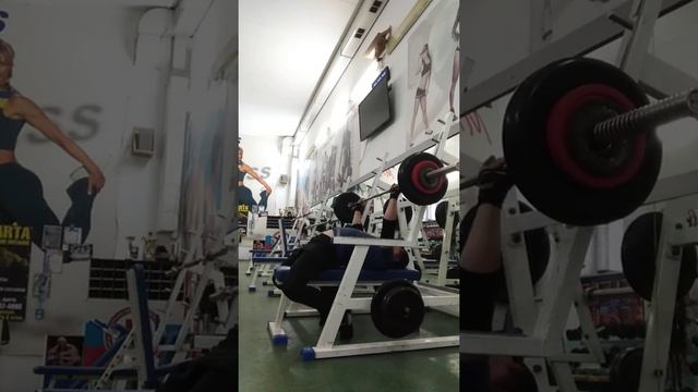 Жим лежа. 4й подход 92.5кг на 4. (критика приветствуется) 03.09.2019 смотреть онлайн
