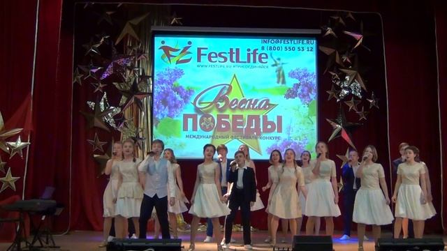 Образцовый коллектив "Вокальный ансамбль Радуга" (МАУК ДК Кучино) - "Рассвет-Чародей" смотреть онлайн