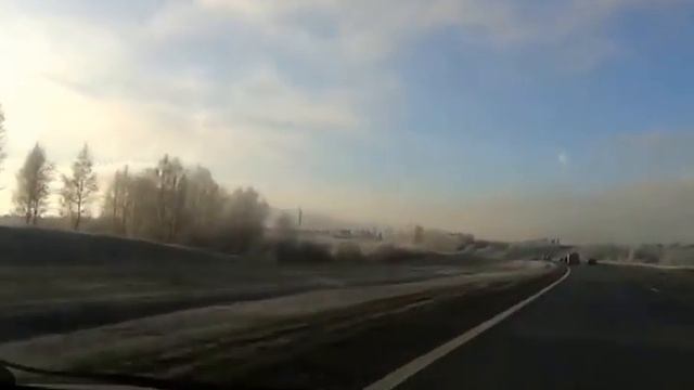 Иней на деревьях, красивый пейзаж смотреть онлайн