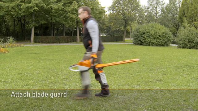 Transporting a cordless hedge trimmer and the battery смотреть онлайн