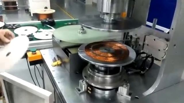 Станок для намотки медных катушек (индукторов) для индукционных плит смотреть онлайн