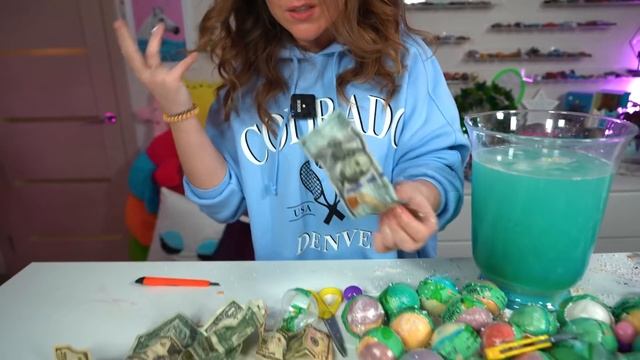 Купила ДЕНЕЖНЫЕ БОМБОЧКИ из США! 100 штук! Сколько ДОЛЛАРОВ внутри Я нашла? смотреть онлайн