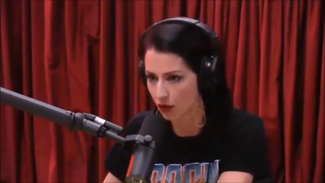 Abby Martin Expõe o Sionismo Israelense no programa do Joe Rogan смотреть онлайн