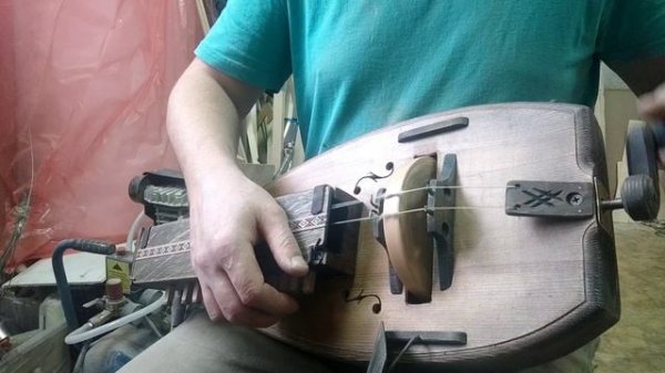 Колёсная лира двухструнная, диатоническая, полторы октавы. Заказать:  barabany.livemaster.ru