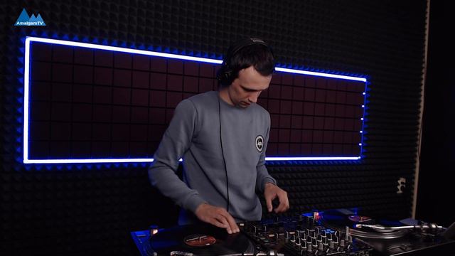 #014 Reverse Universe - House/electro set смотреть онлайн