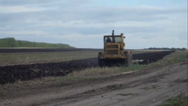 Вспашка зяби Кировцем К-701 - Plowing Plowed Fields Kirovtsem K-701