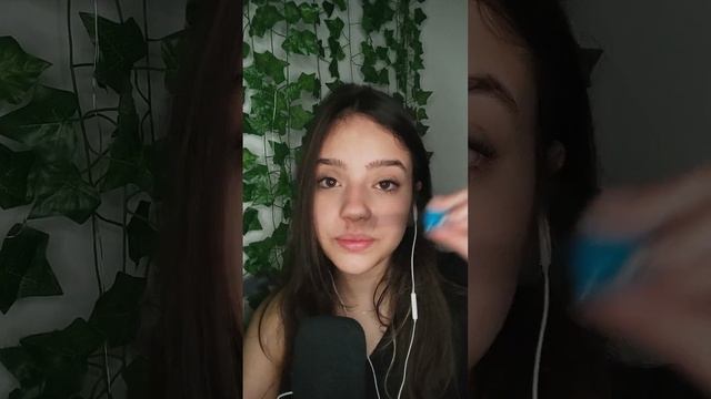ASMR TE MAQUIANDO EM 1 MIN Luiza Aro #shorts смотреть онлайн