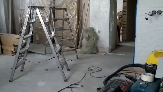 Делаем шпатель для монтажа натяжных потолков в труднодоступных местах за 2 минуты смотреть онлайн