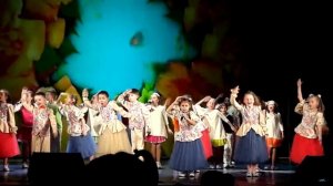 Я живу в России. Поем песню Я живу в России вместе с Арт-студией Праздник.