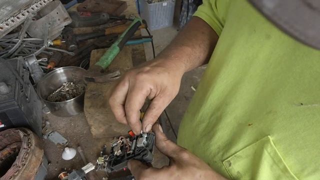Circuit Breakers Loaded With Free Silver! Pt. 1 смотреть онлайн