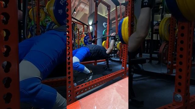 д.1 Жим штанги лежа с реверсивной резиной смотреть онлайн