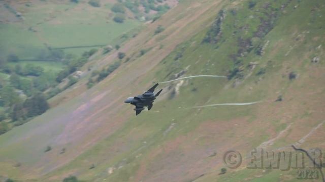 USAF F-15 Strike Eagle's hit the Mach Loop in Wales Low Level!! смотреть онлайн