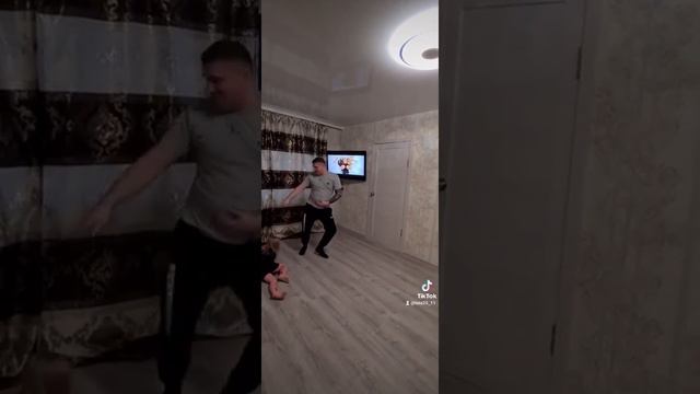 Прикол танец мужа, брейкданс смотреть онлайн