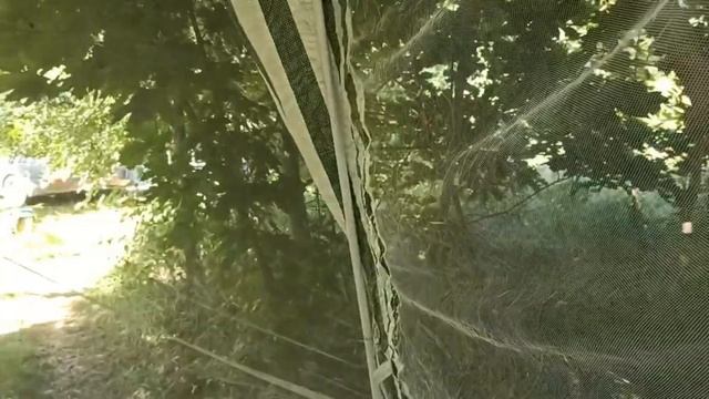 Палатка для откачки меда или отдыха. Можно разместить в любом месте в лесу возле пасеки на огороде смотреть онлайн