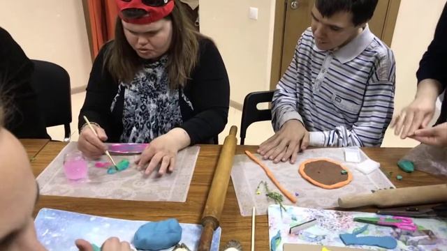 Творческие занятия со взрослыми аутистами смотреть онлайн