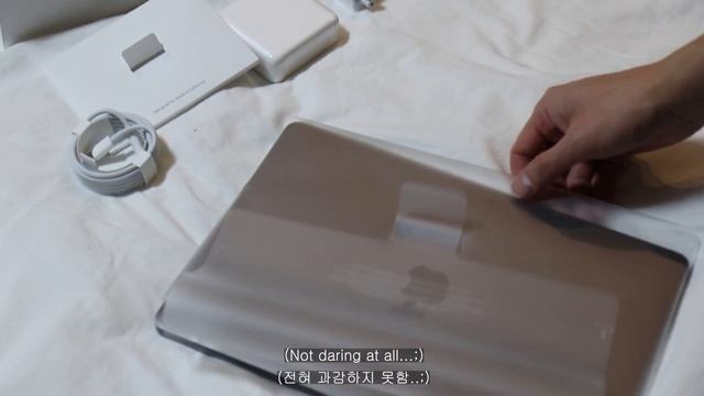 유투버라면 반드시 맥북 프로 쓰세요. MacBook Pro 언박싱 영상. смотреть онлайн