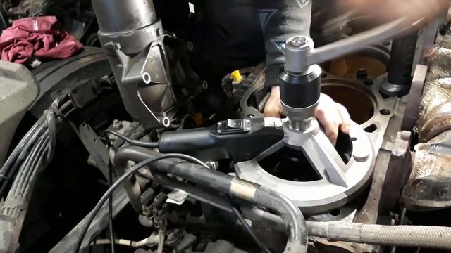 DAF 105. Ремонт.Исправление посадочного гнезда гильз в блоке. Выступ гильзы над уровнем блока0,15 м смотреть онлайн