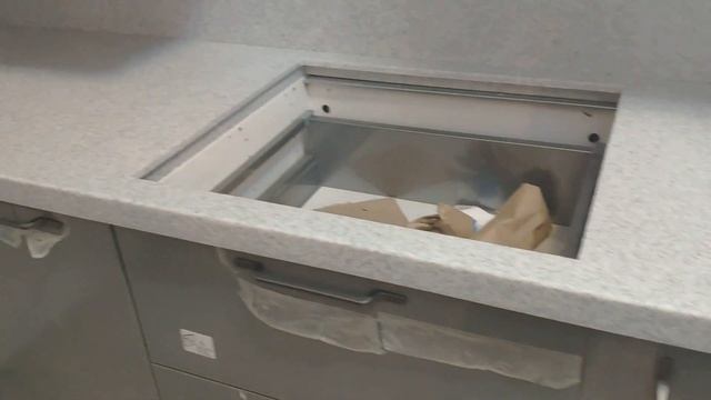 Акриловая кухня в серых тонах ступенью смотреть онлайн