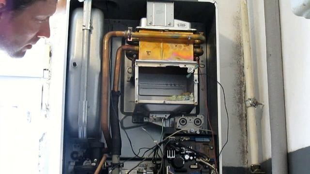Замена первичного теплообменника Rinnai 167 RMF ( Часть 1 Снятие ) смотреть онлайн
